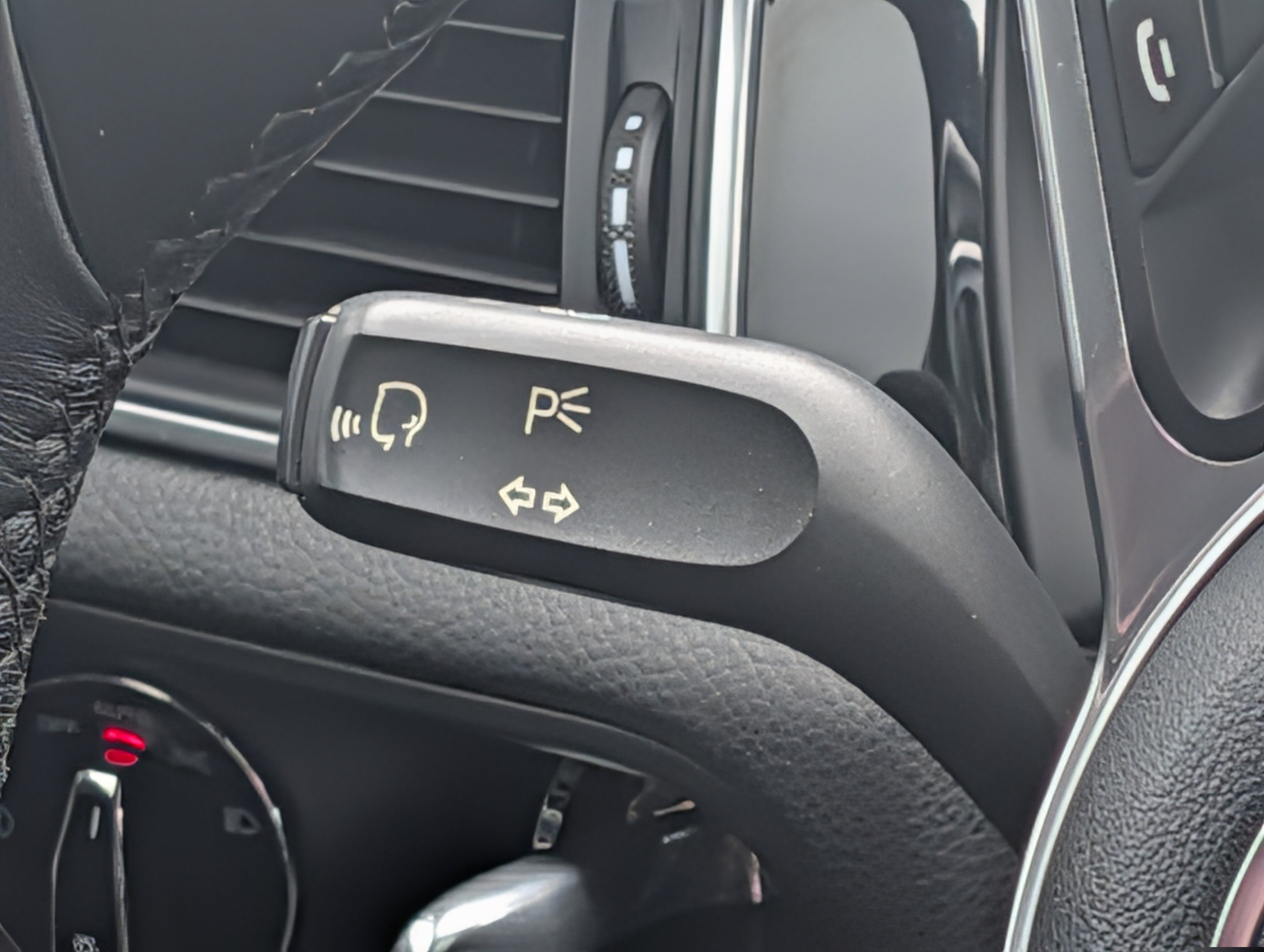 Used 2018 Porsche Macan Turbo w/ Premium Package Plus image 22