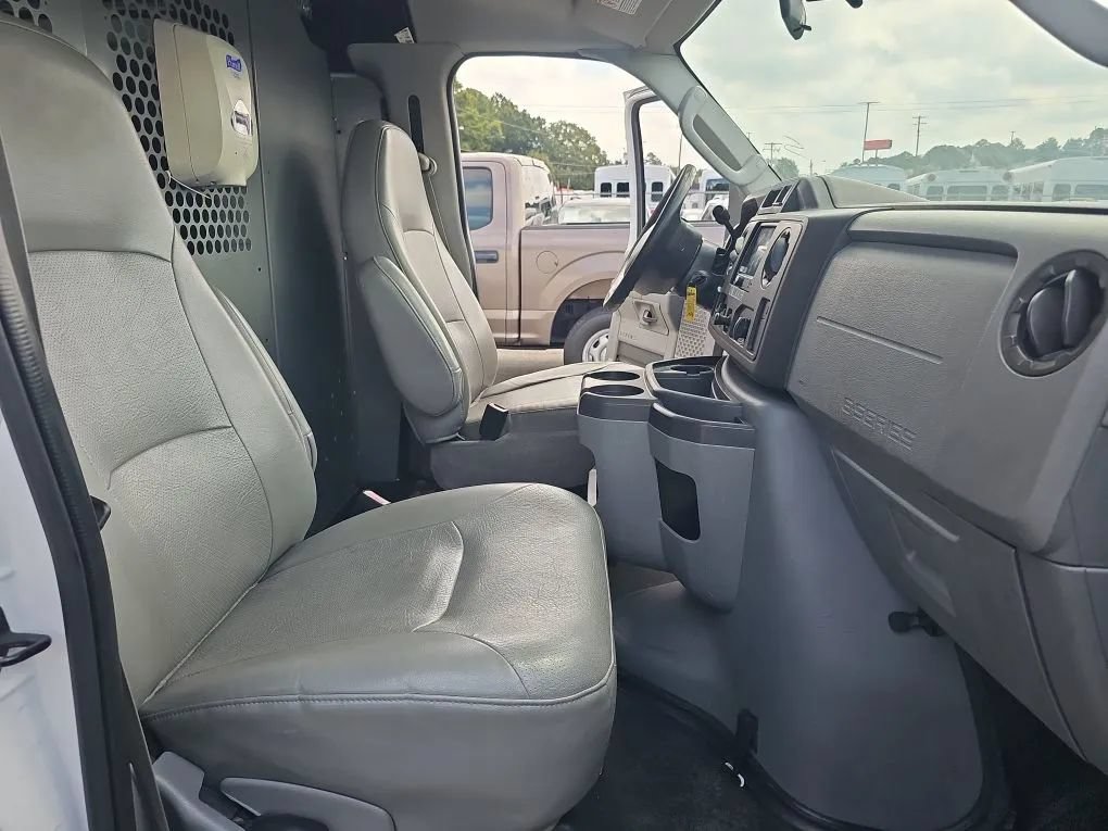 Used 2010 Ford E-150 and Econoline 150 RWD image 23