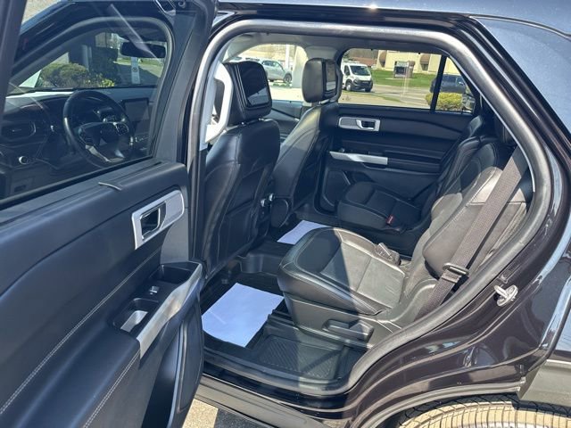 Used 2021 Ford Explorer Limited w/ Equipment Group 301A AWD/4WD image 17