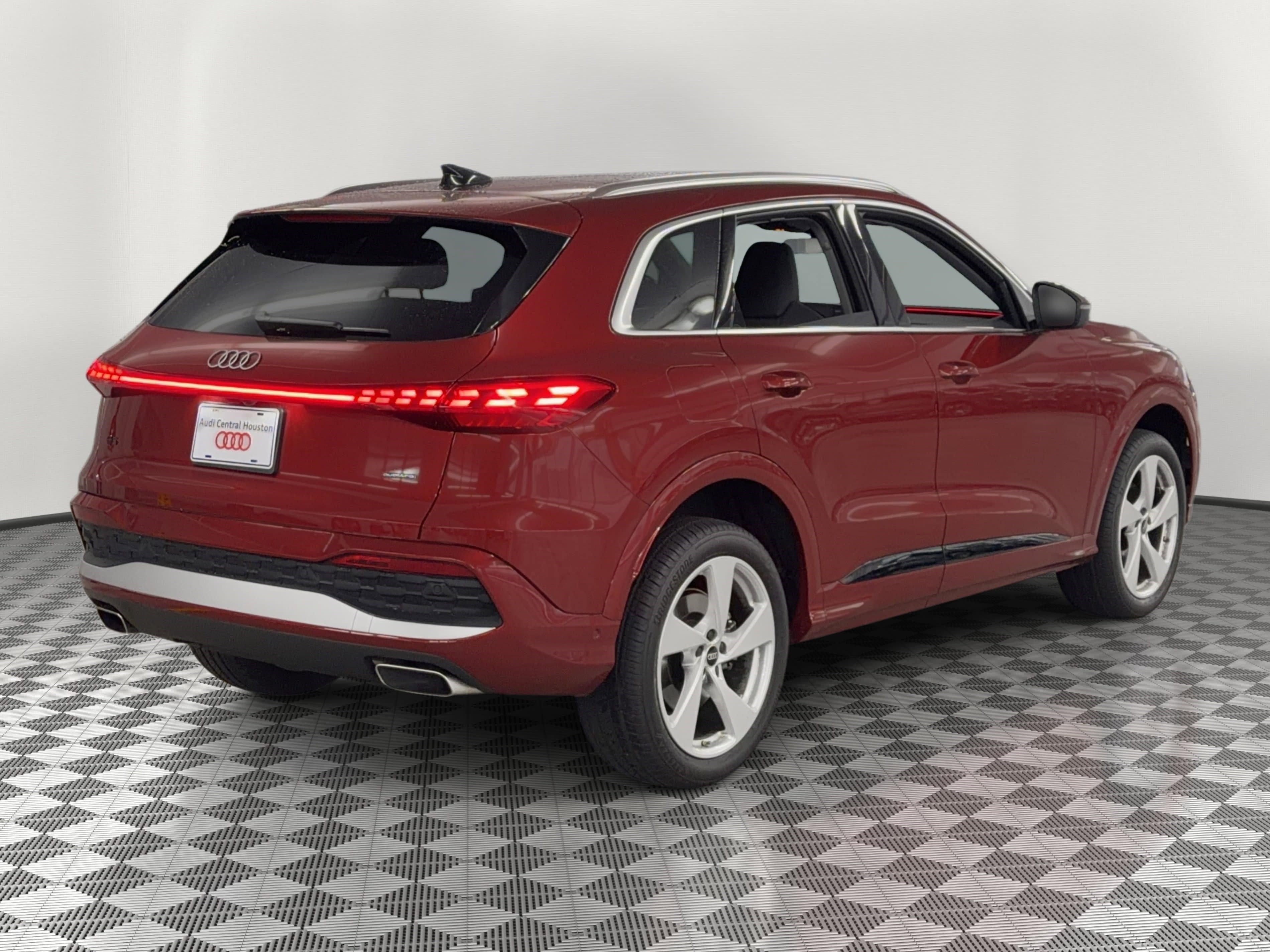 Used 2025 Audi Q5 Premium Plus AWD/4WD image 9