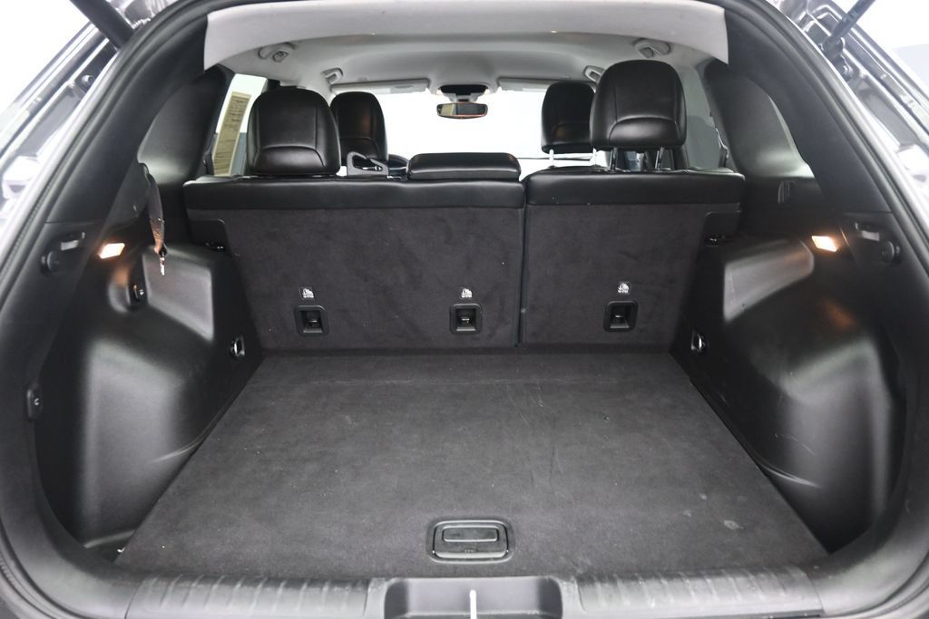 Used 2019 Jeep Cherokee Latitude Plus w/ Comfort/Convenience Group FWD image 27