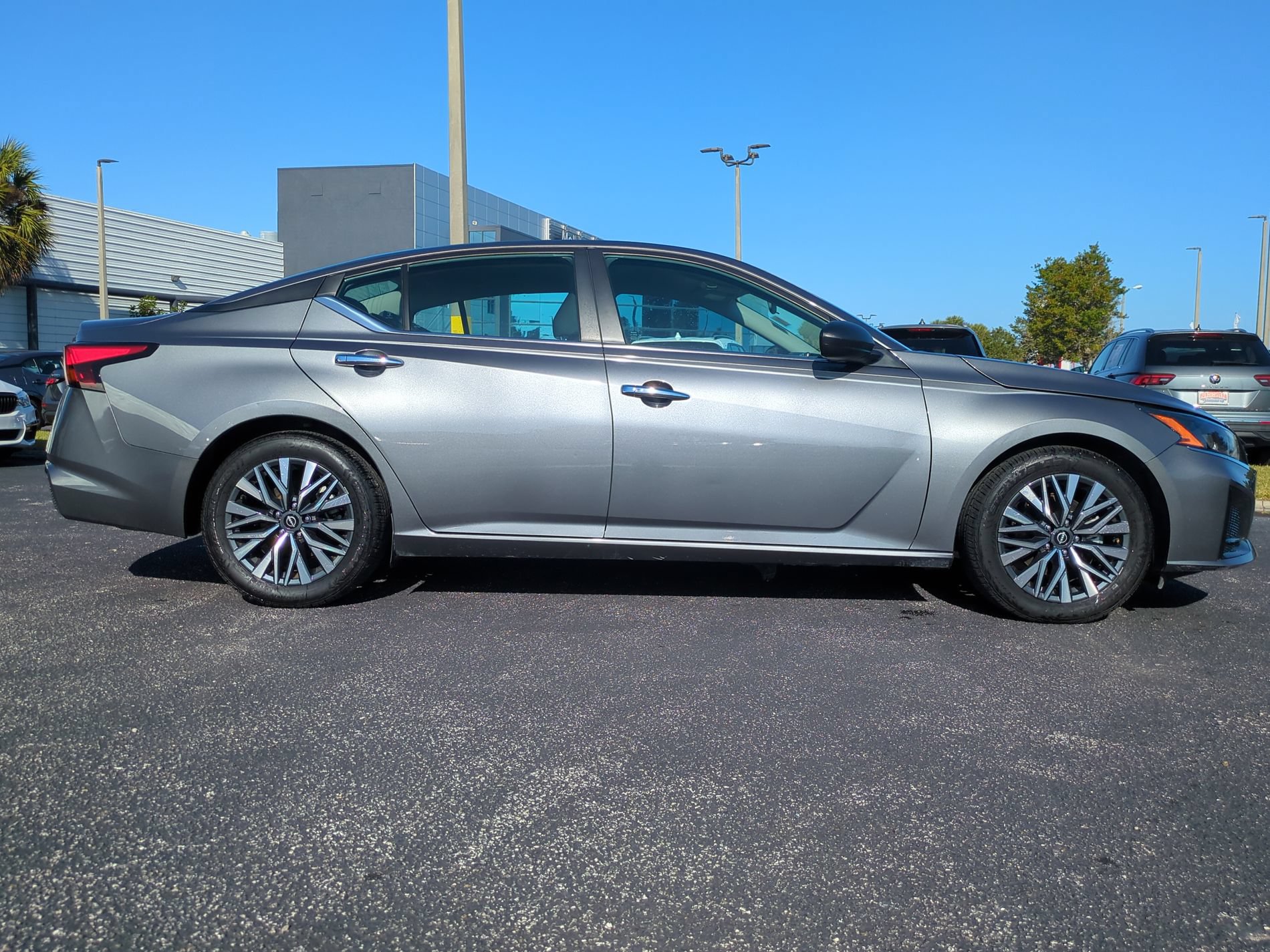 Certified 2024 Nissan Altima 2.5 SV FWD image 3