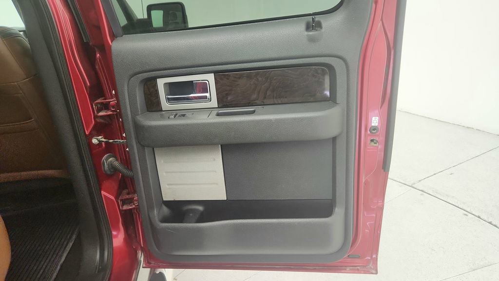 Used 2013 Ford F150 Platinum image 32