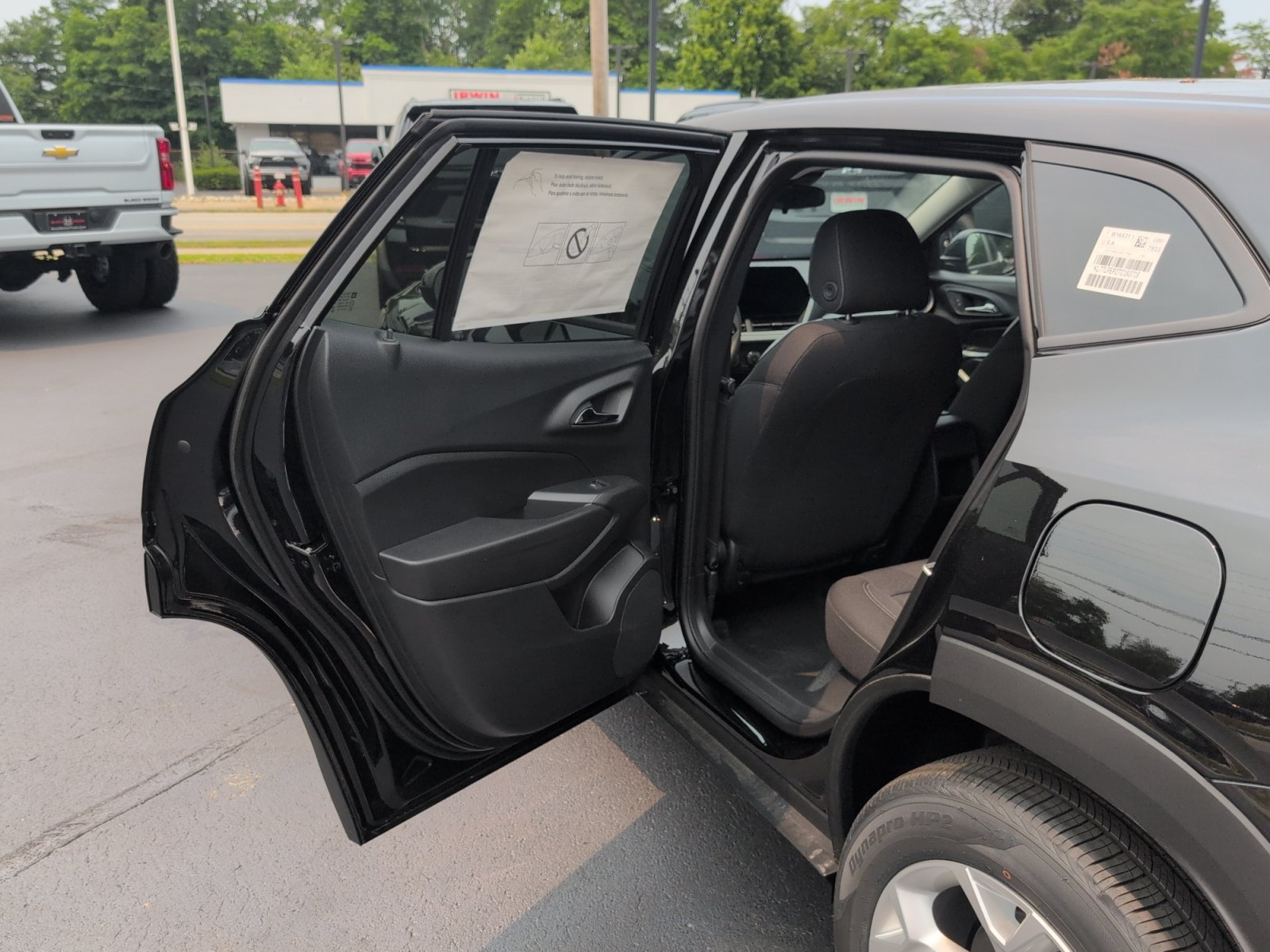 New 2026 Chevrolet Trax LS w/ LS Convenience Package FWD image 24