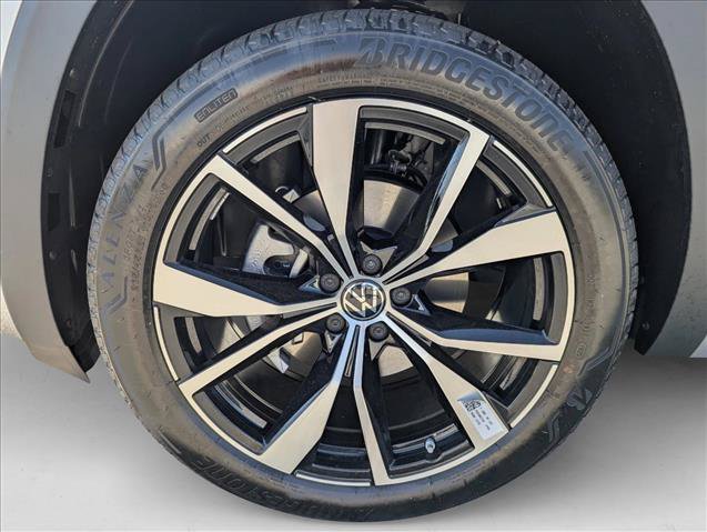 New 2026 Volkswagen Atlas Cross Sport SEL Premium R-Line AWD/4WD image 9