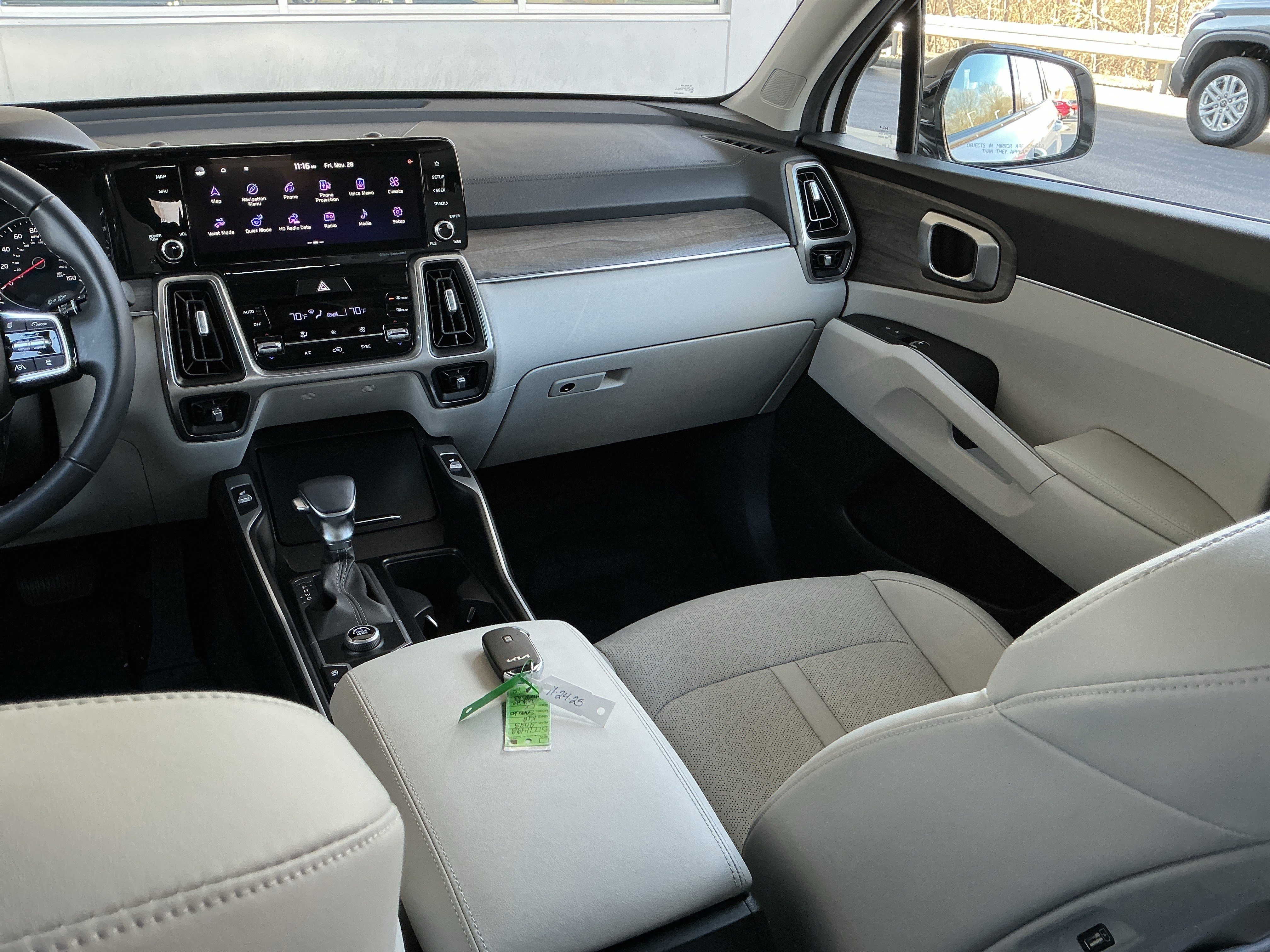 Used 2023 Kia Sorento EX w/ Panoramic Sunroof Package image 16