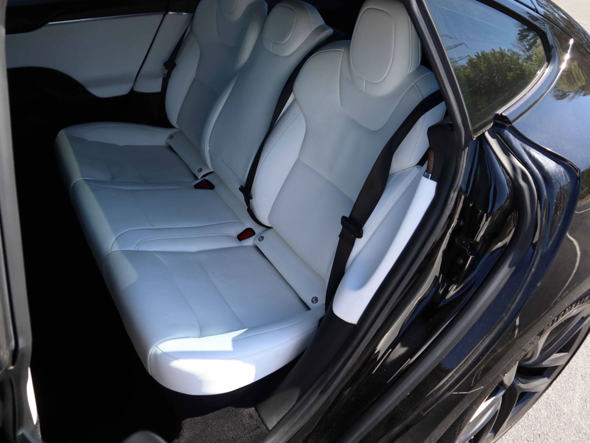 Used 2022 Tesla Model S image 3