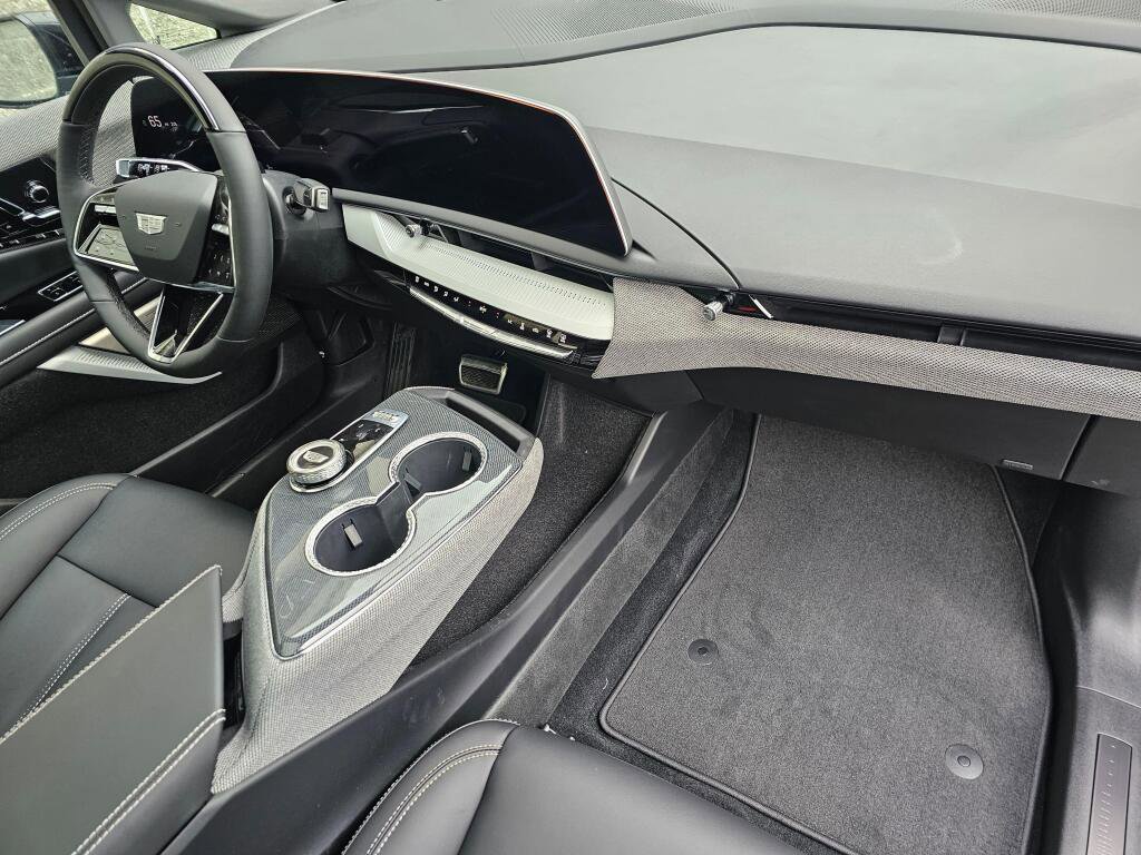 New 2026 Cadillac Optiq Luxury 1 image 19