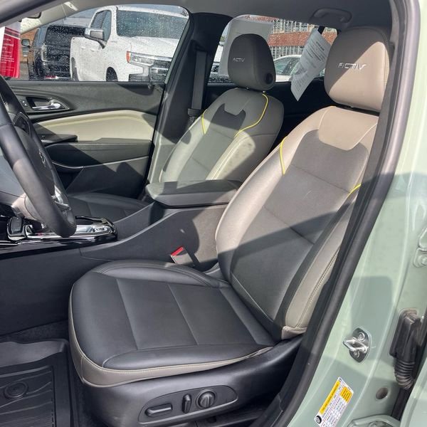 Used 2024 Chevrolet Trax ACTIV w/ Driver Confidence Package FWD image 5