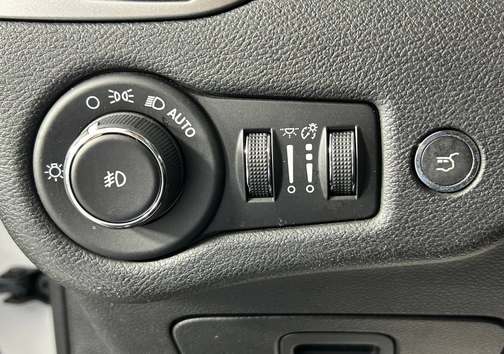 Used 2019 Jeep Cherokee Limited AWD/4WD image 28
