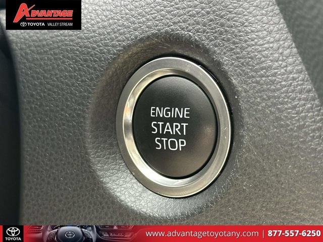 Used 2025 Toyota Corolla LE FWD image 30