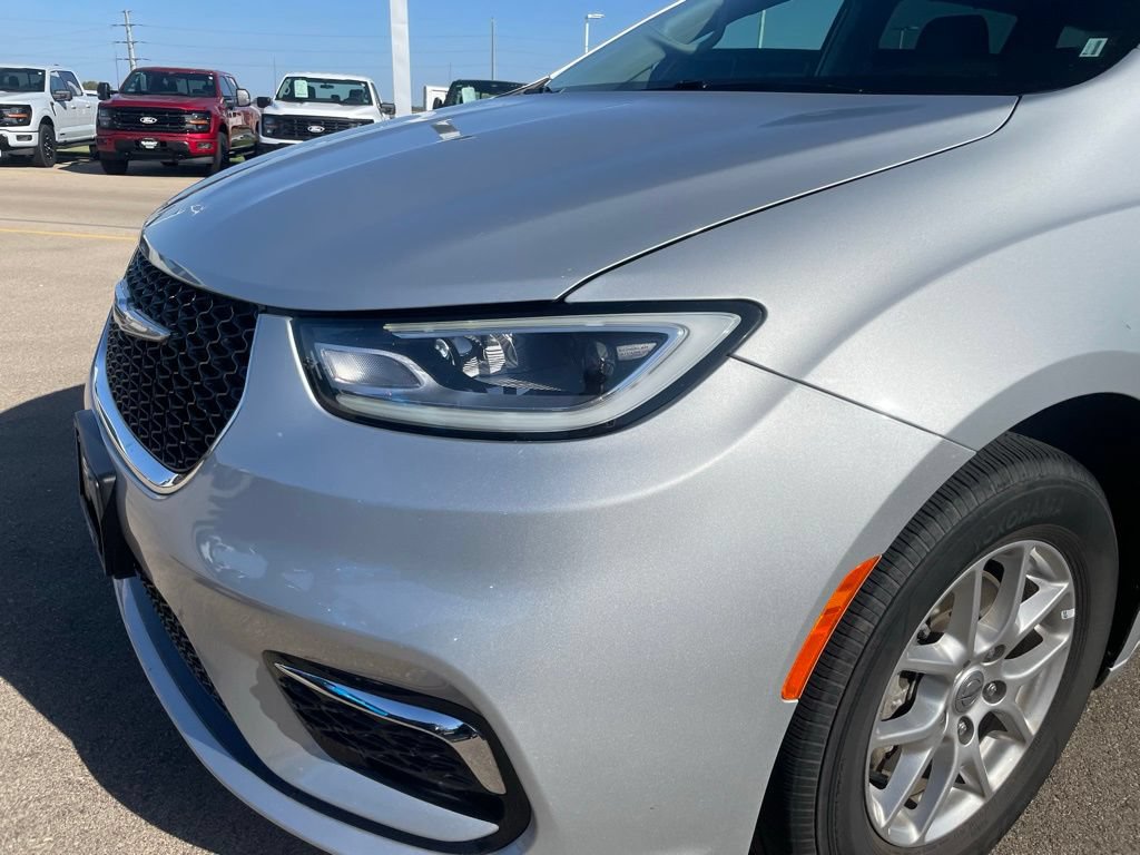 Used 2024 Chrysler Pacifica Touring-L FWD image 27