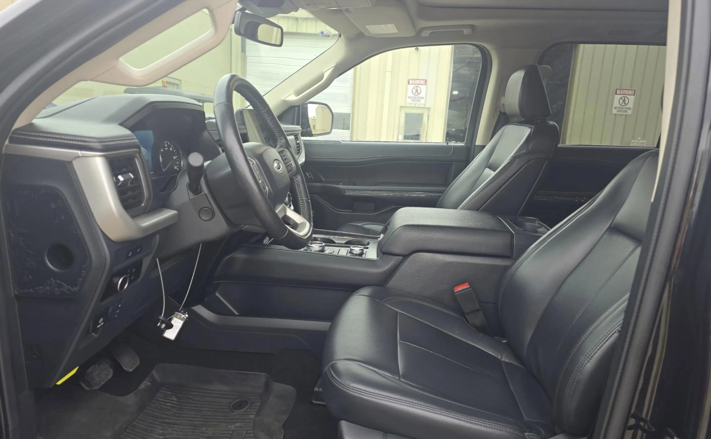 Used 2024 Ford Expedition Max XLT image 5