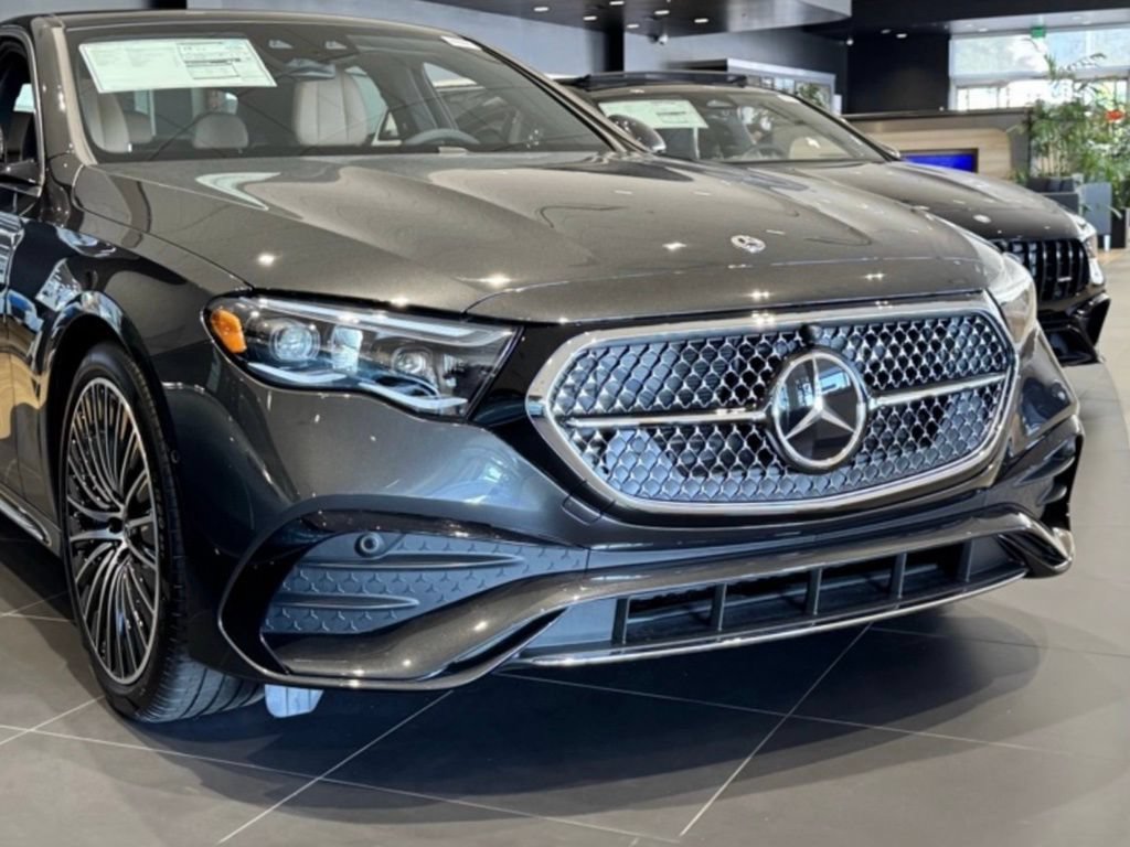 Used 2025 Mercedes-Benz E 350 Sedan image 3