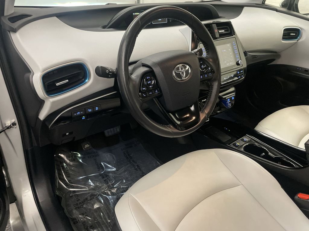 Used 2022 Toyota Prius XLE image 4