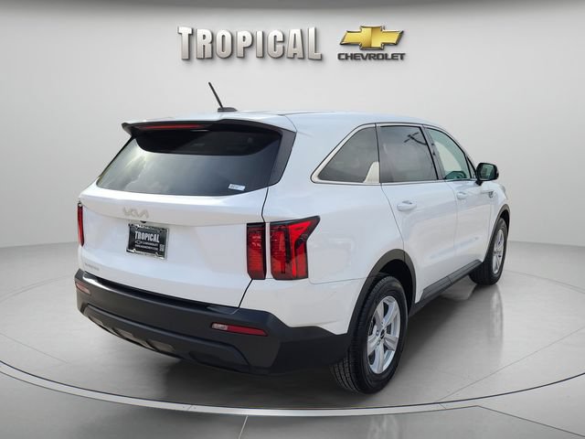 Used 2023 Kia Sorento LX FWD image 3