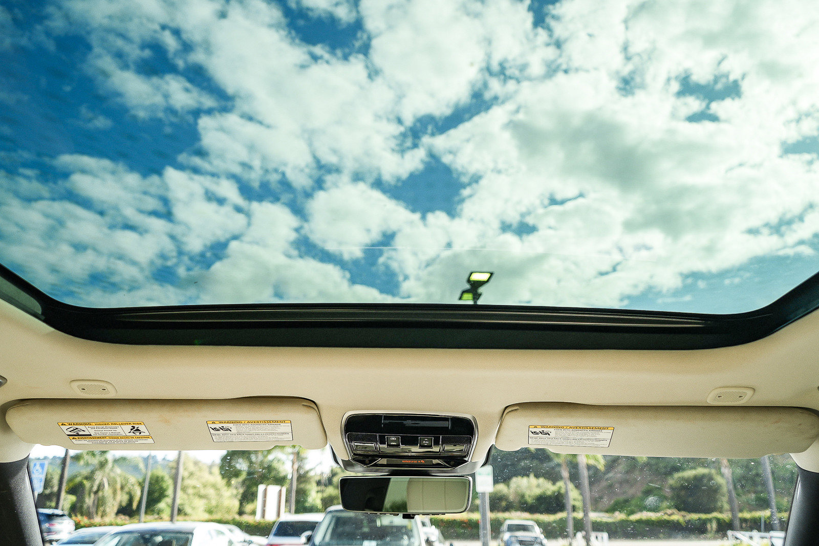 Certified 2025 Land Rover Range Rover SE image 17