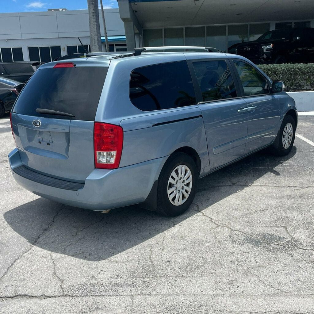 Used 2012 Kia Sedona LX FWD image 4