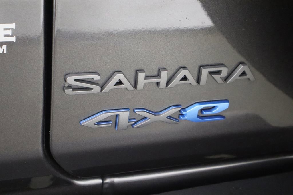 Used 2025 Jeep Wrangler Unlimited Sahara w/ Safety Group image 47