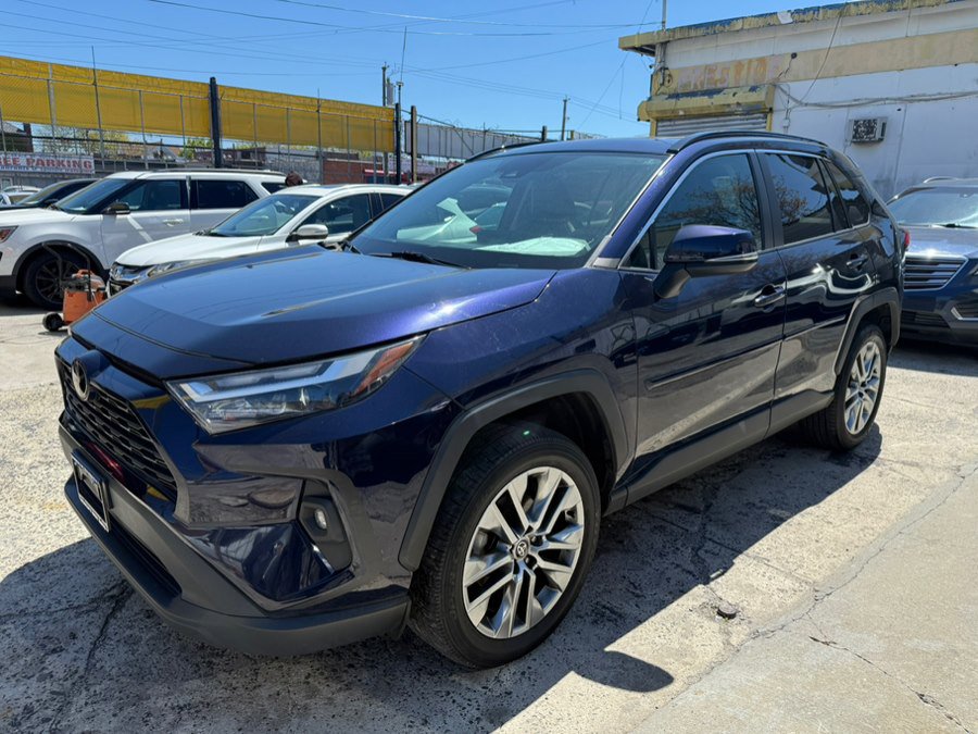 Used 2022 Toyota RAV4 XLE Premium AWD/4WD image 3