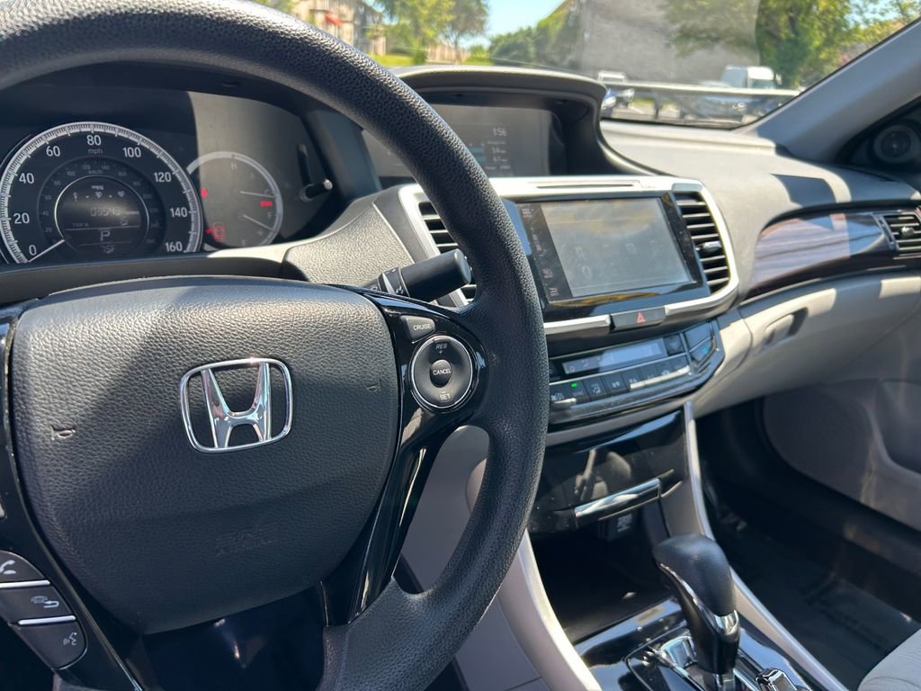 Used 2017 Honda Accord EX image 11