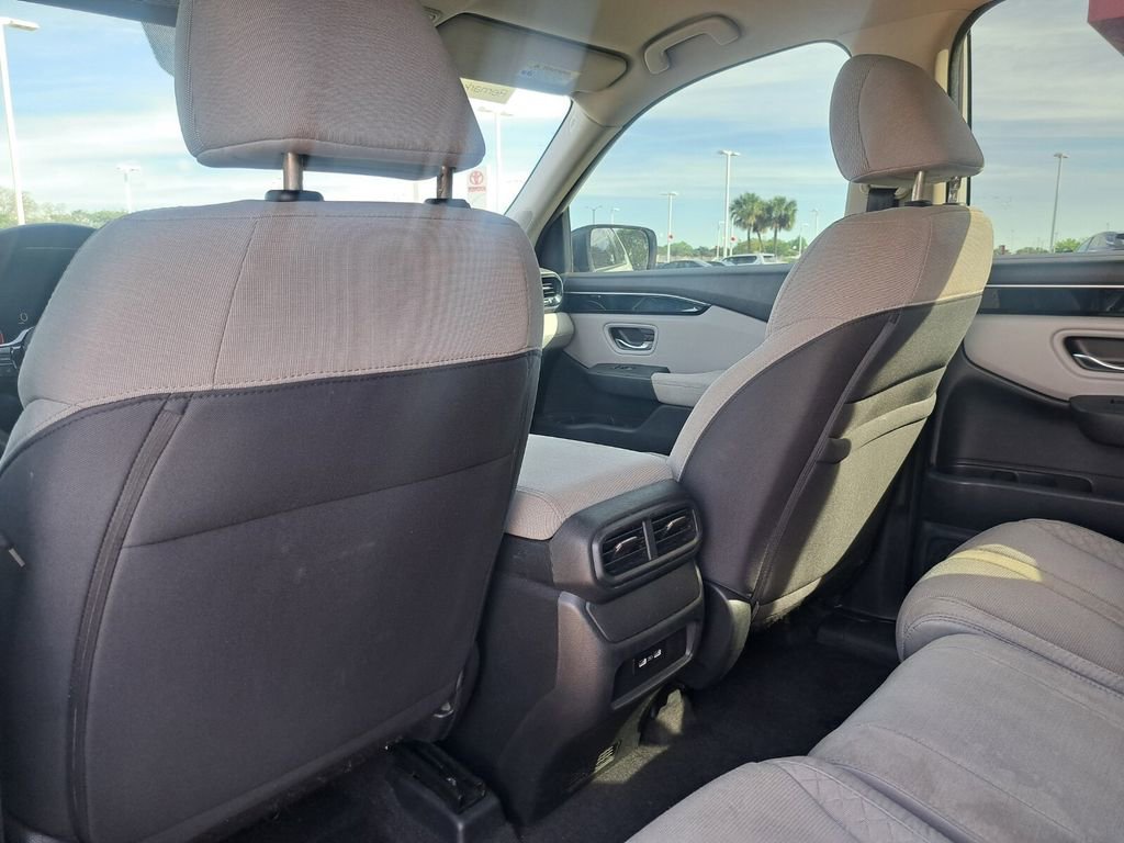 Used 2023 Honda Pilot LX image 21