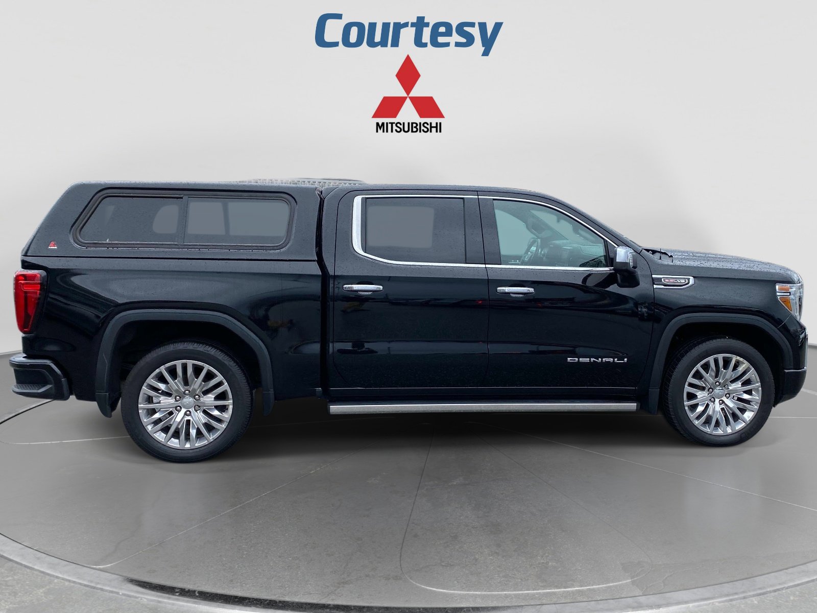 Used 2019 GMC Sierra 1500 Denali w/ Denali Ultimate Package AWD/4WD image 8