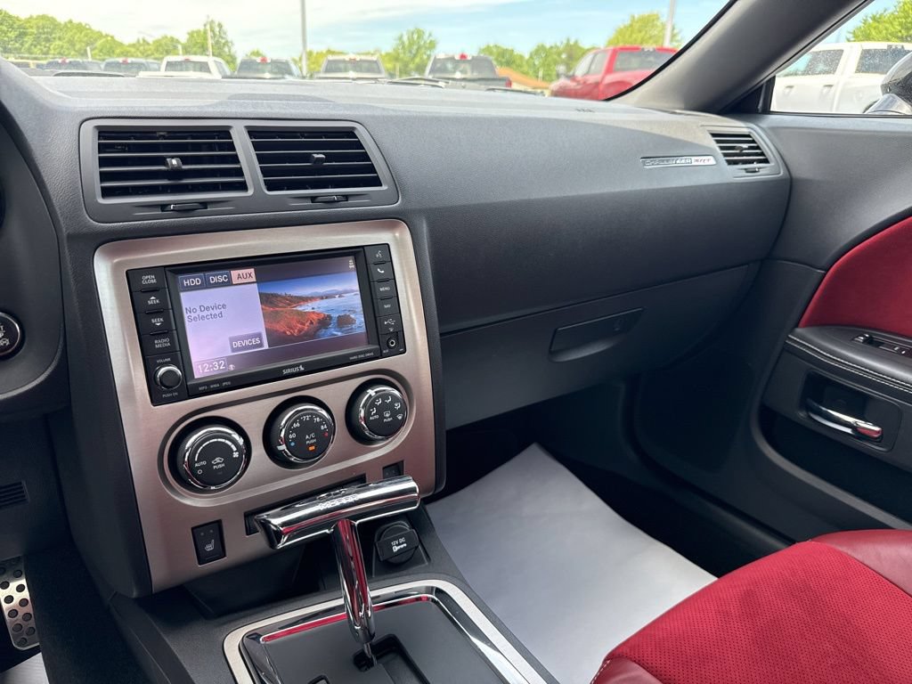 Used 2014 Dodge Challenger SRT8 w/ Harman/Kardon Audio Group RWD image 19