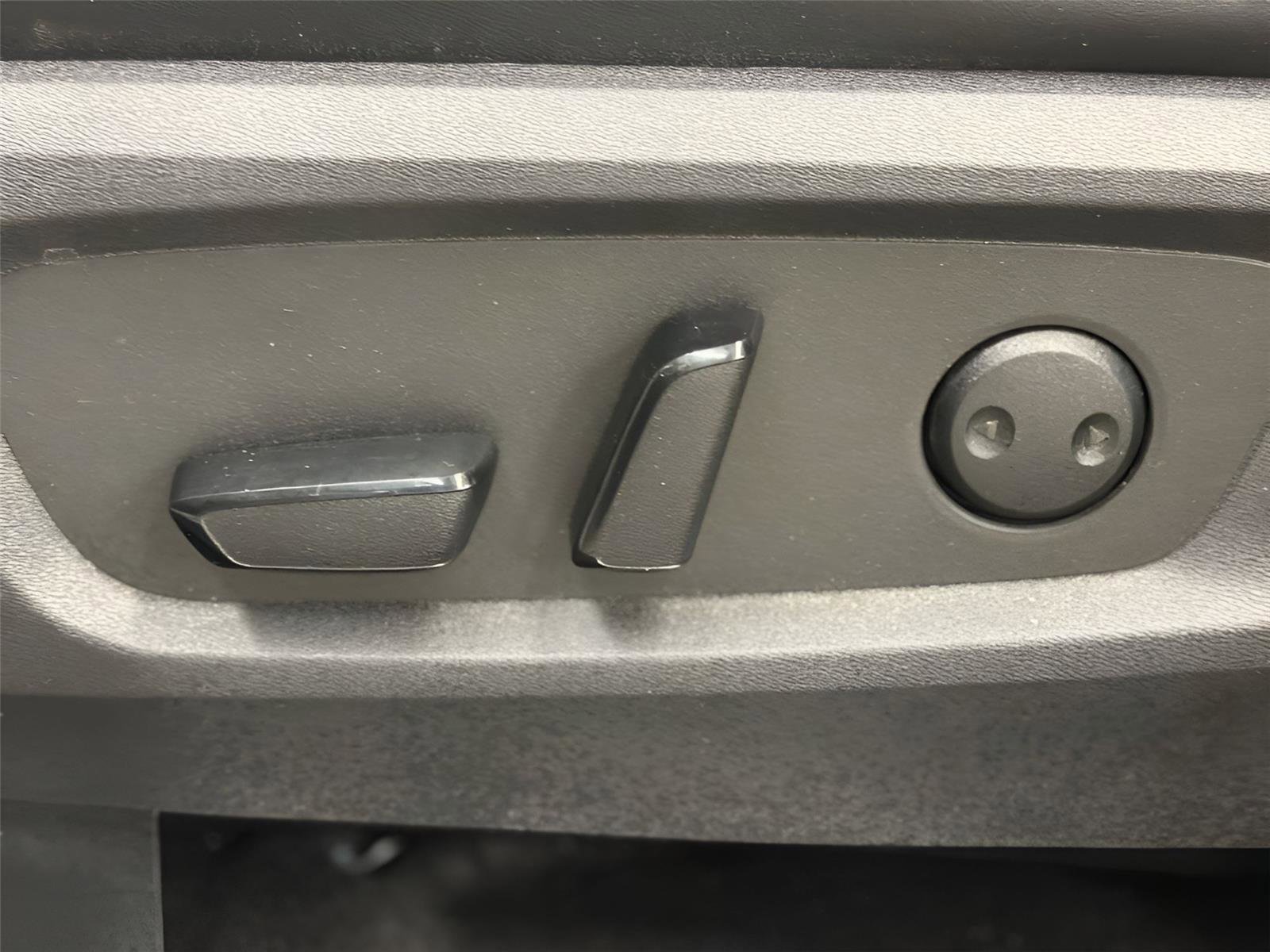 Used 2024 Nissan Pathfinder Platinum w/ Cargo Package image 26