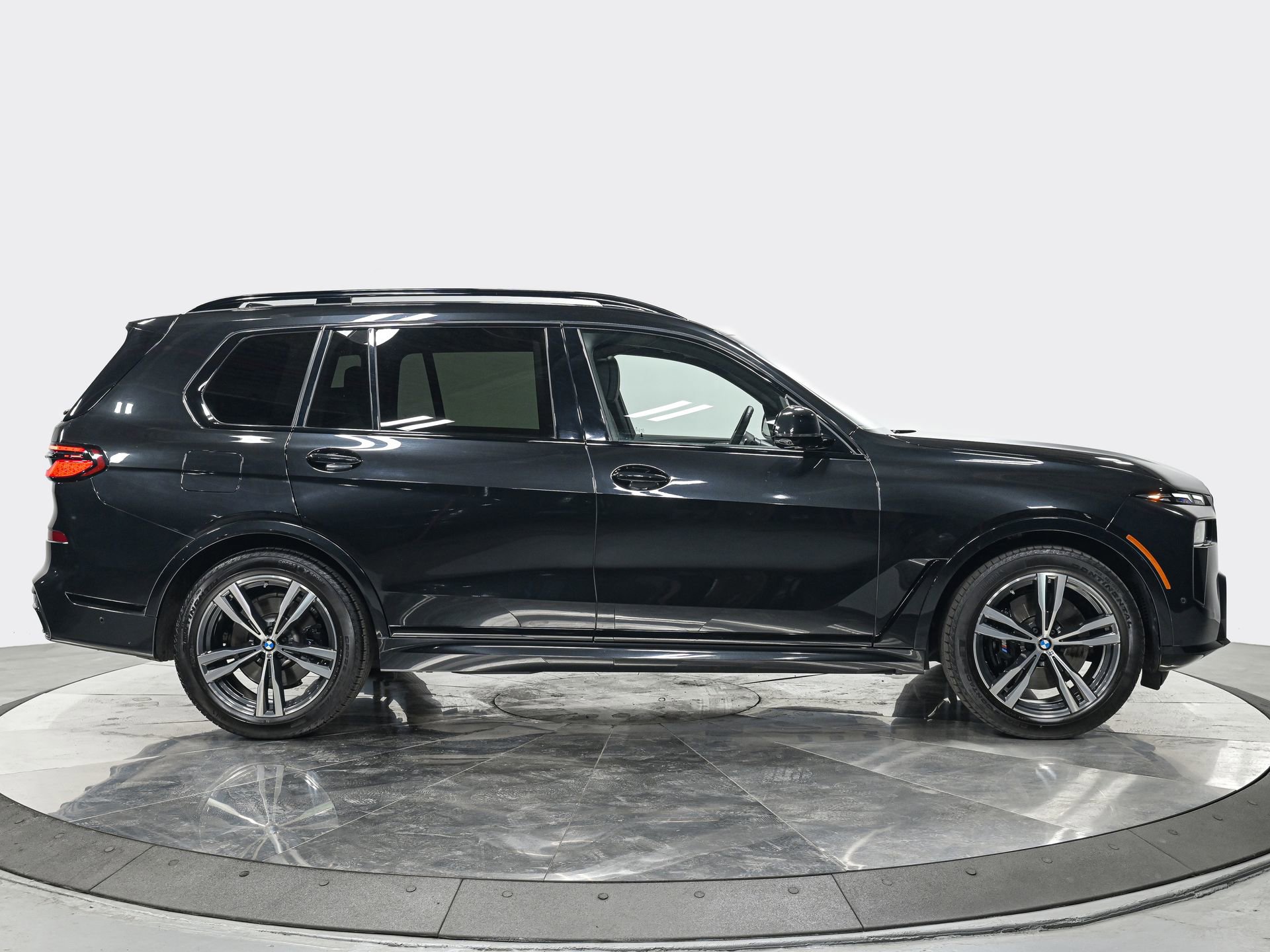 Used 2023 BMW X7 xDrive40i w/ Executive Package image 8