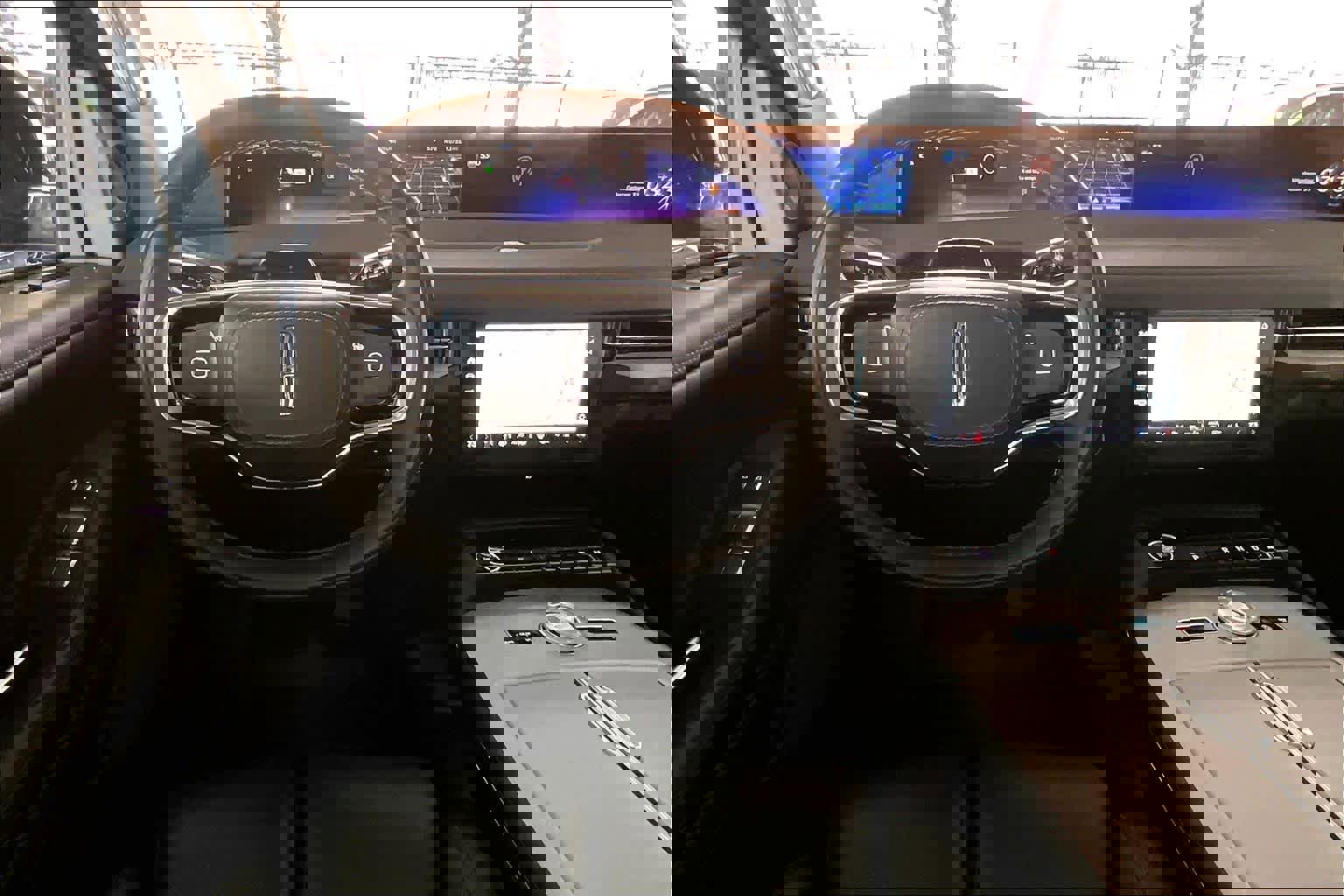 Used 2025 Lincoln Navigator Reserve image 5