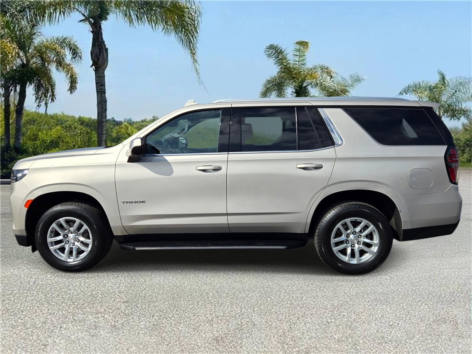 Used 2023 Chevrolet Tahoe LT RWD image 2