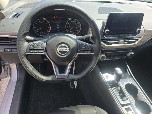 Used 2024 Nissan Altima 2.5 SV AWD/4WD image 7