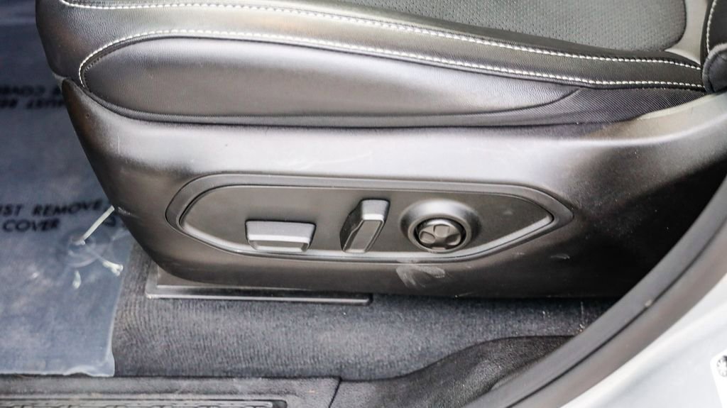 Used 2025 Jeep Grand Cherokee Altitude image 25