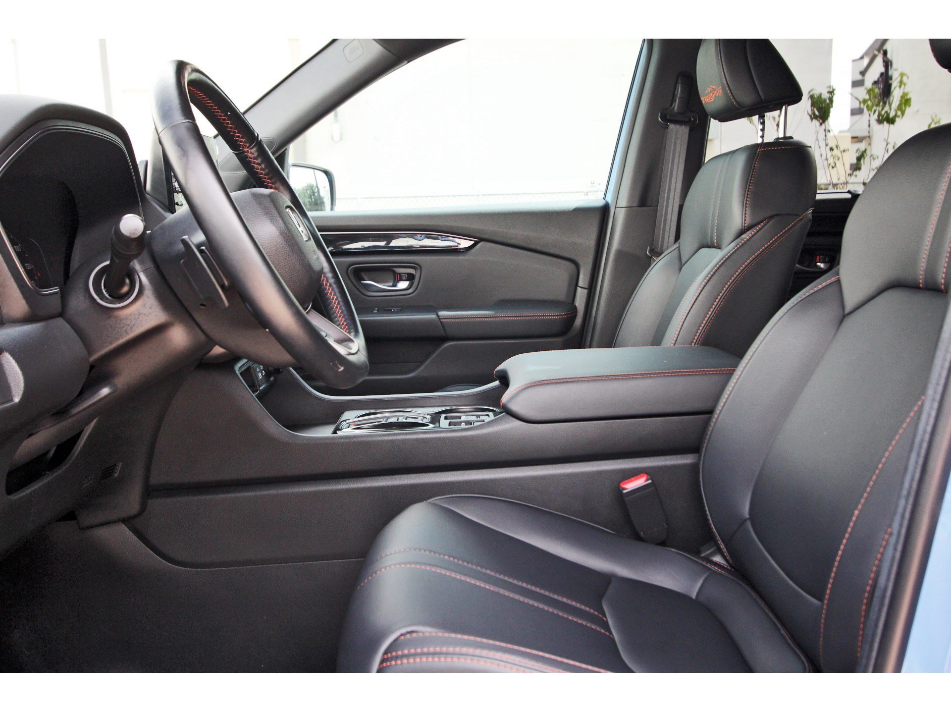 Used 2025 Honda Pilot TrailSport image 29
