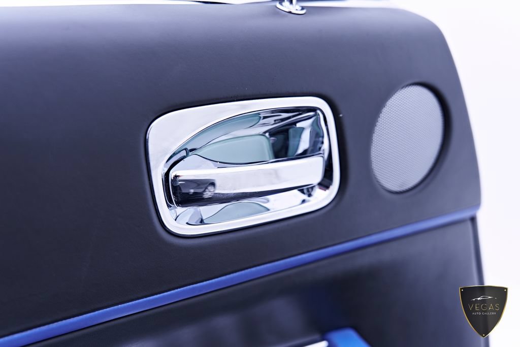 Used 2019 Rolls-Royce Dawn RWD image 45