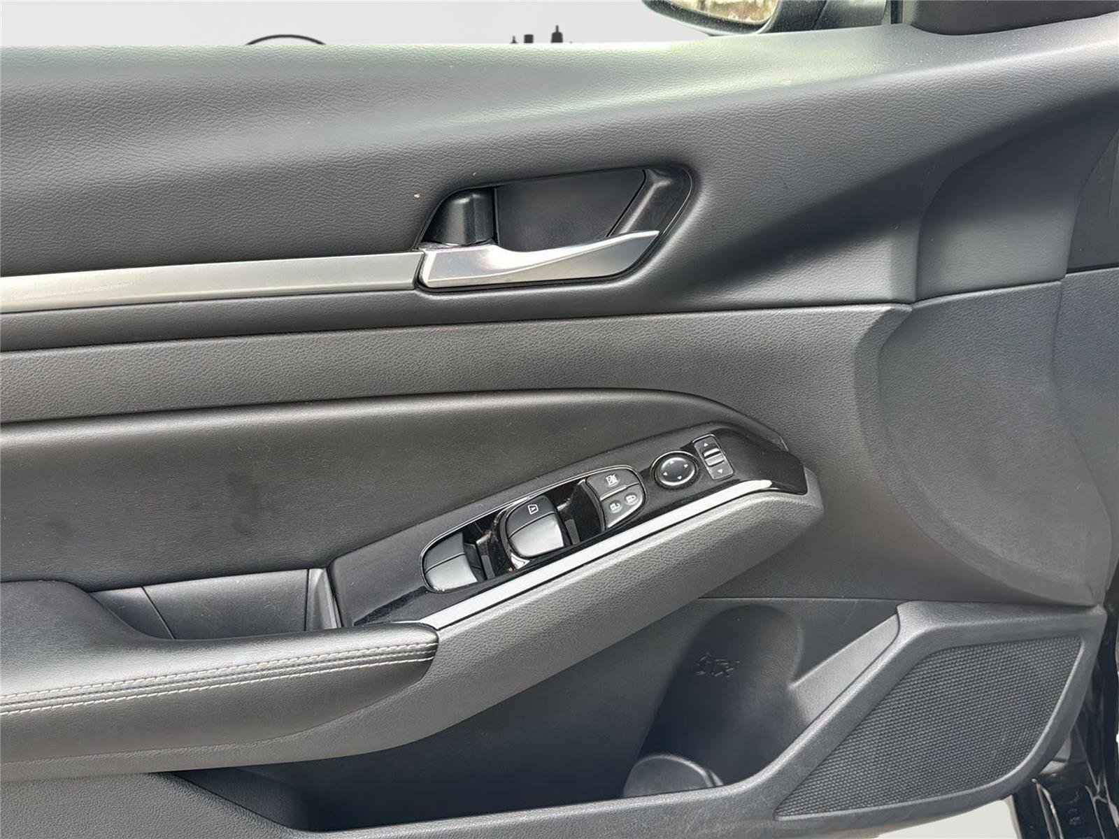 Used 2023 Nissan Altima 2.5 SV image 12