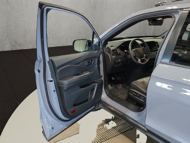 Used 2025 Honda Passport TrailSport image 18