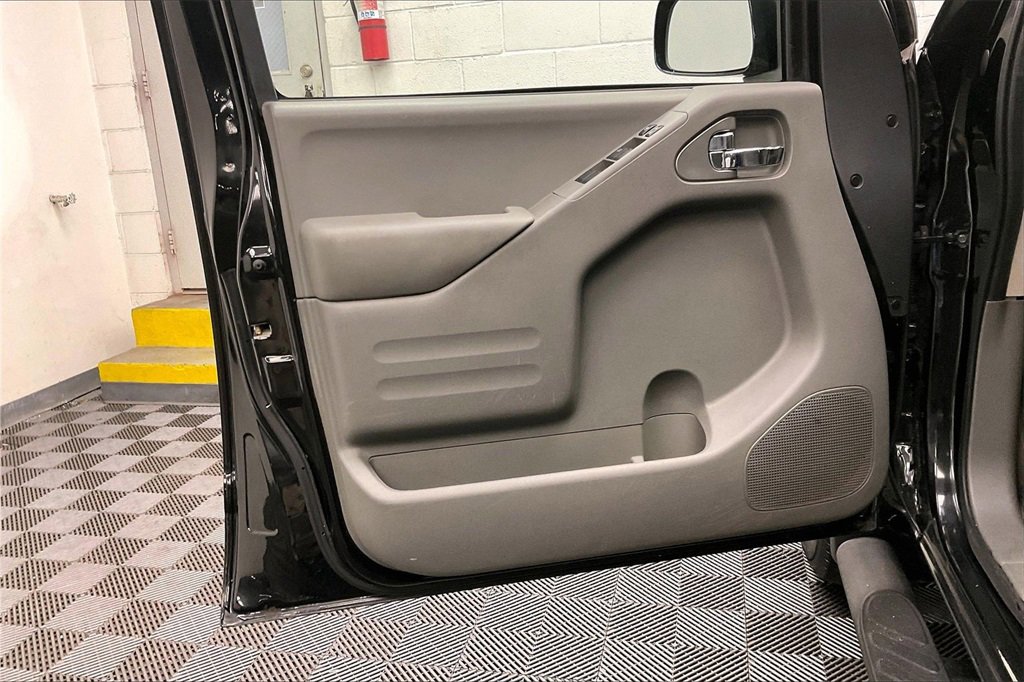Certified 2020 Nissan Frontier SV w/ Midnight Edition Floor Mats image 23