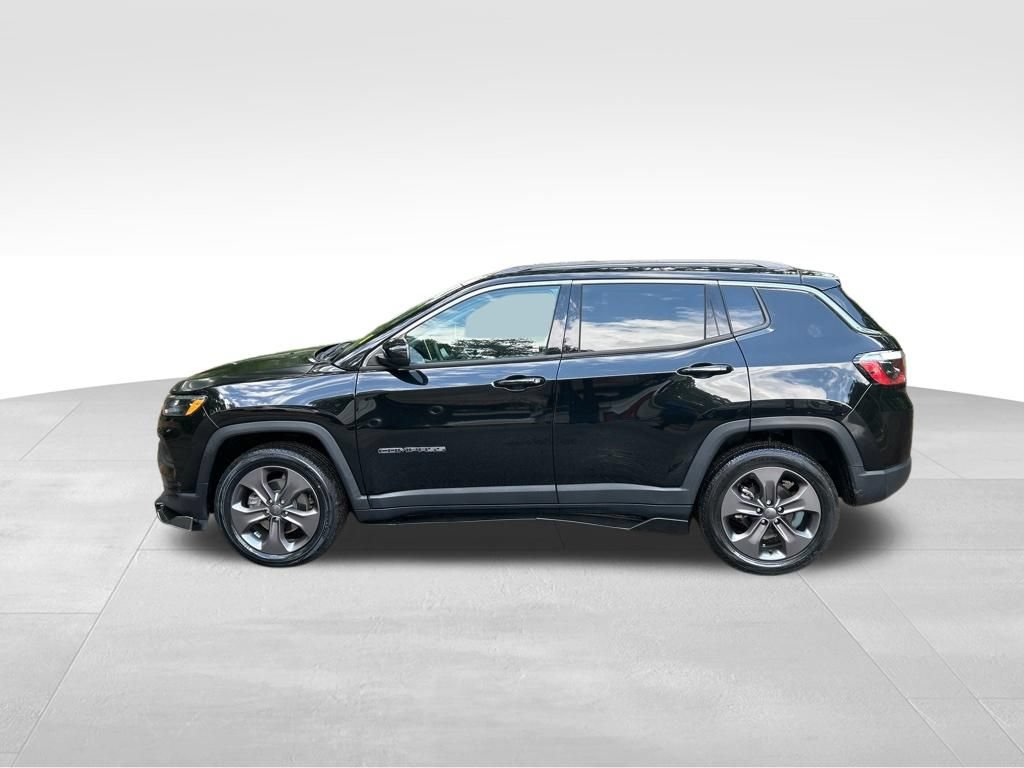Used 2022 Jeep Compass Latitude w/ Sun and Sound Group AWD/4WD image 2