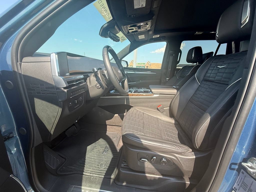 Certified 2025 Cadillac Escalade Sport Platinum w/ LPO, ONYX Package AWD/4WD image 29
