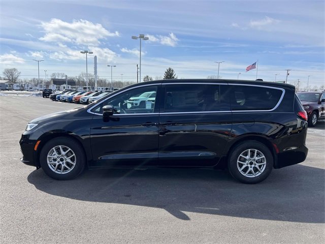 New 2025 Chrysler Pacifica Select image 34