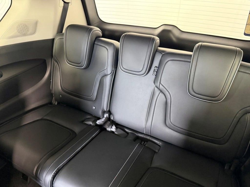 New 2026 INFINITI QX80 Luxe w/ Cargo Package AWD/4WD image 17