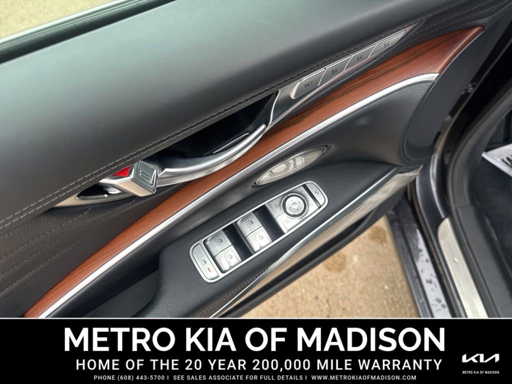 Used 2020 Kia K900 Luxury w/ VIP Package image 13