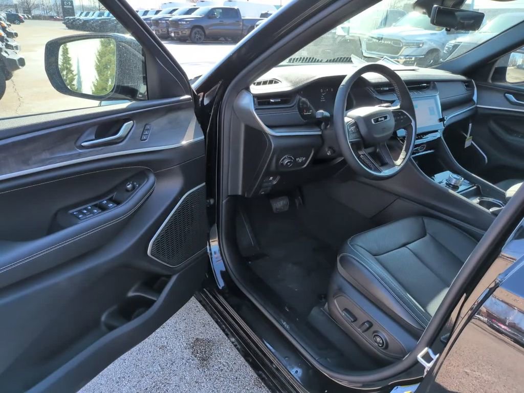New 2026 Jeep Grand Cherokee L Limited AWD/4WD image 19