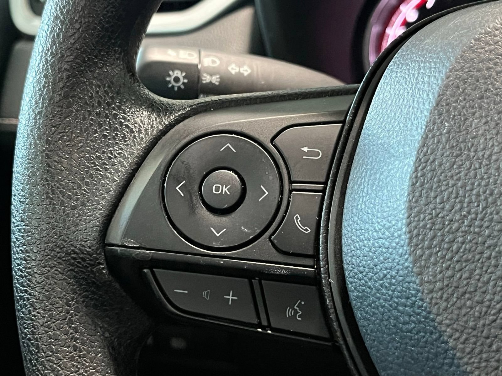 Used 2025 Toyota RAV4 XLE AWD/4WD image 30