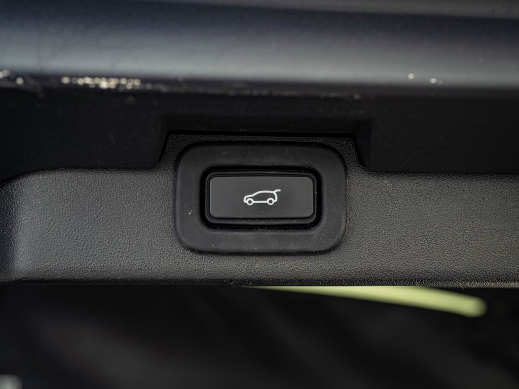 Used 2023 Land Rover Discovery S R-Dynamic image 19