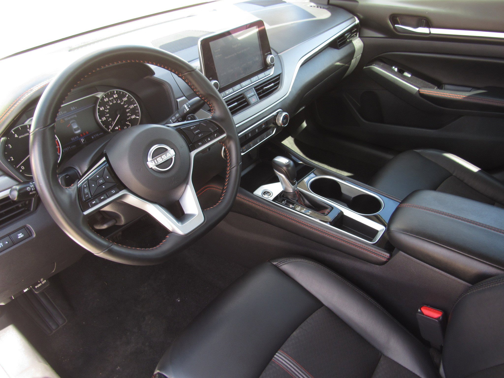 Used 2025 Nissan Altima 2.5 SR image 14