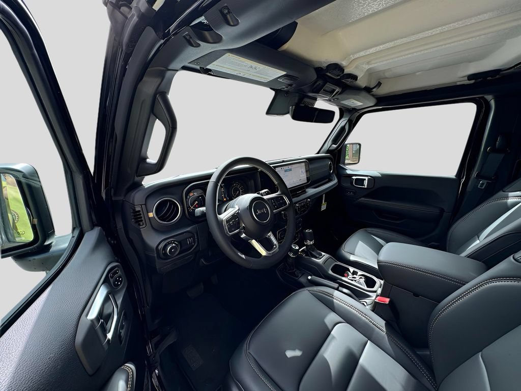 New 2024 Jeep Wrangler Unlimited Sahara w/ Technology Group AWD/4WD image 13