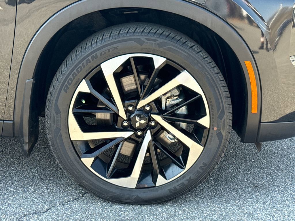 Used 2023 Mitsubishi Outlander SE image 12